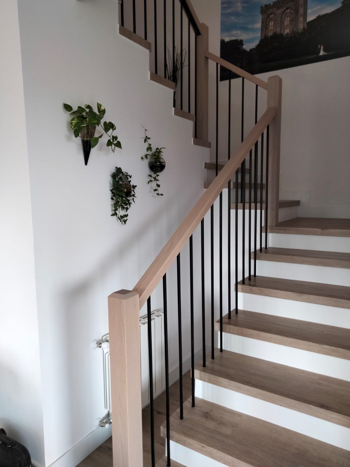 Escalera y barandilla. Vista de la escalera y el encuentro de sus elementos.